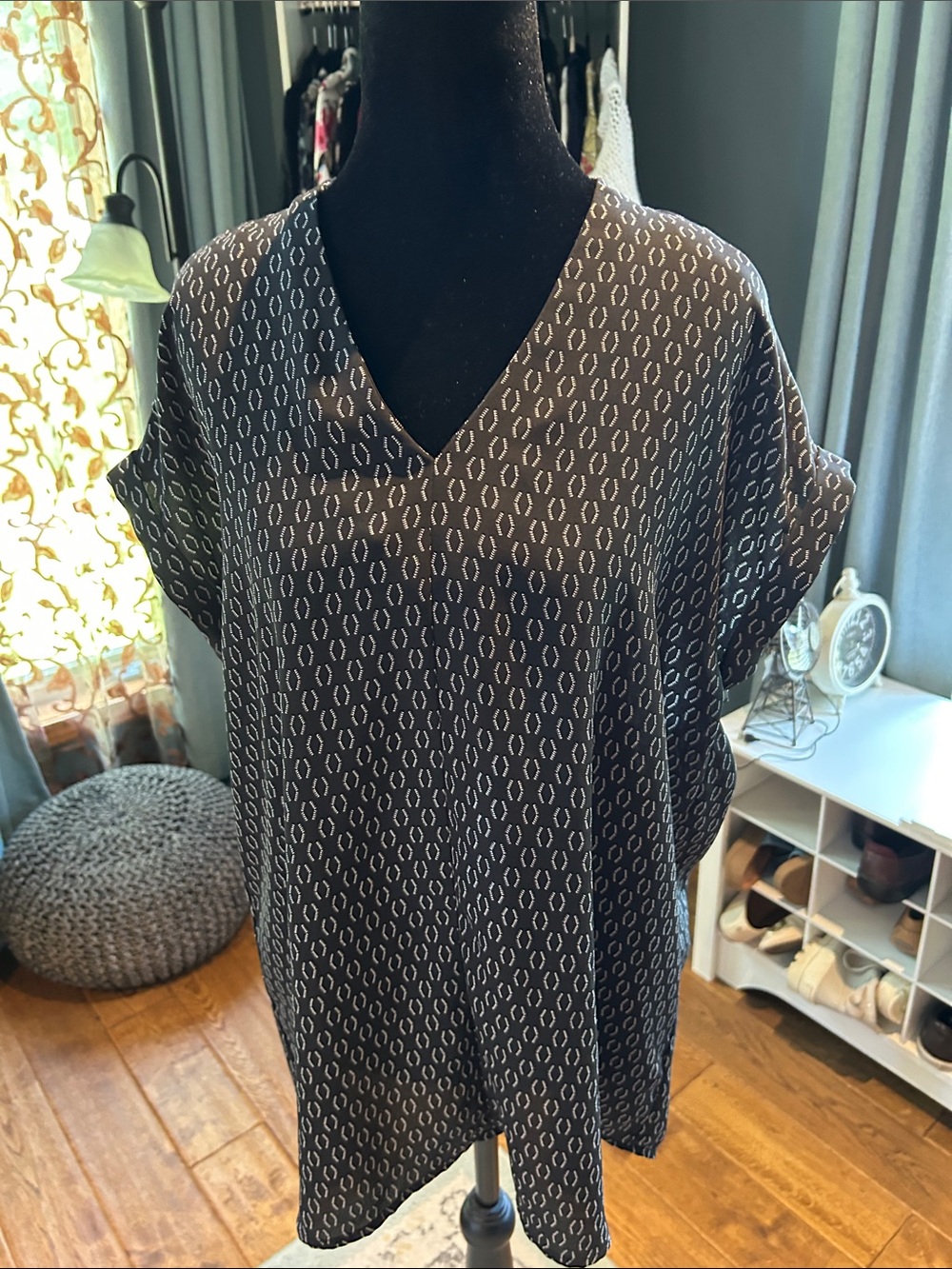 Pleione Black V-Neck Short Sleeve Printed Blouse